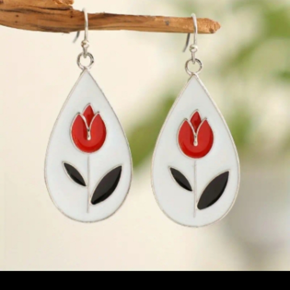 Jewelry - Minimalist gorgeous earings 😍